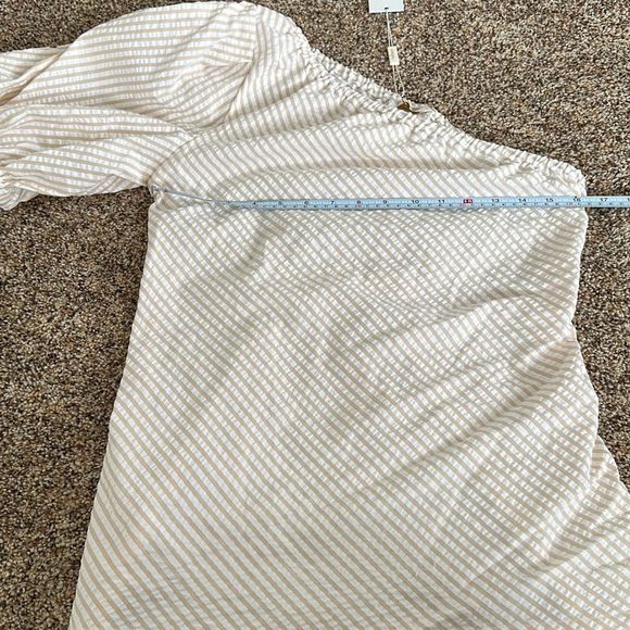 Petersyn One Shoulder Blouse in Almond White Top Size S - Picture 7 of 12